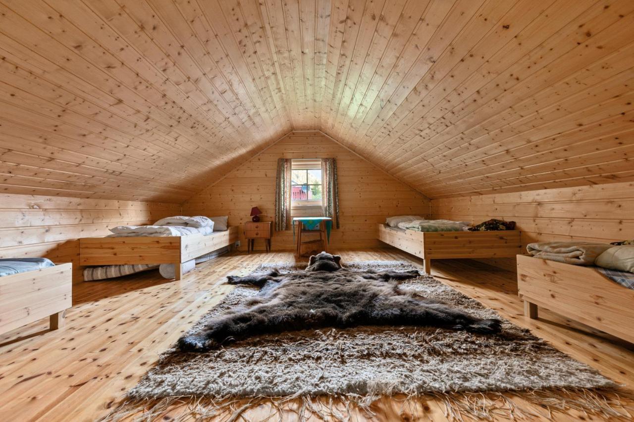 Cabin Alongside The Beautiful Fjaerlandsfjord المظهر الخارجي الصورة