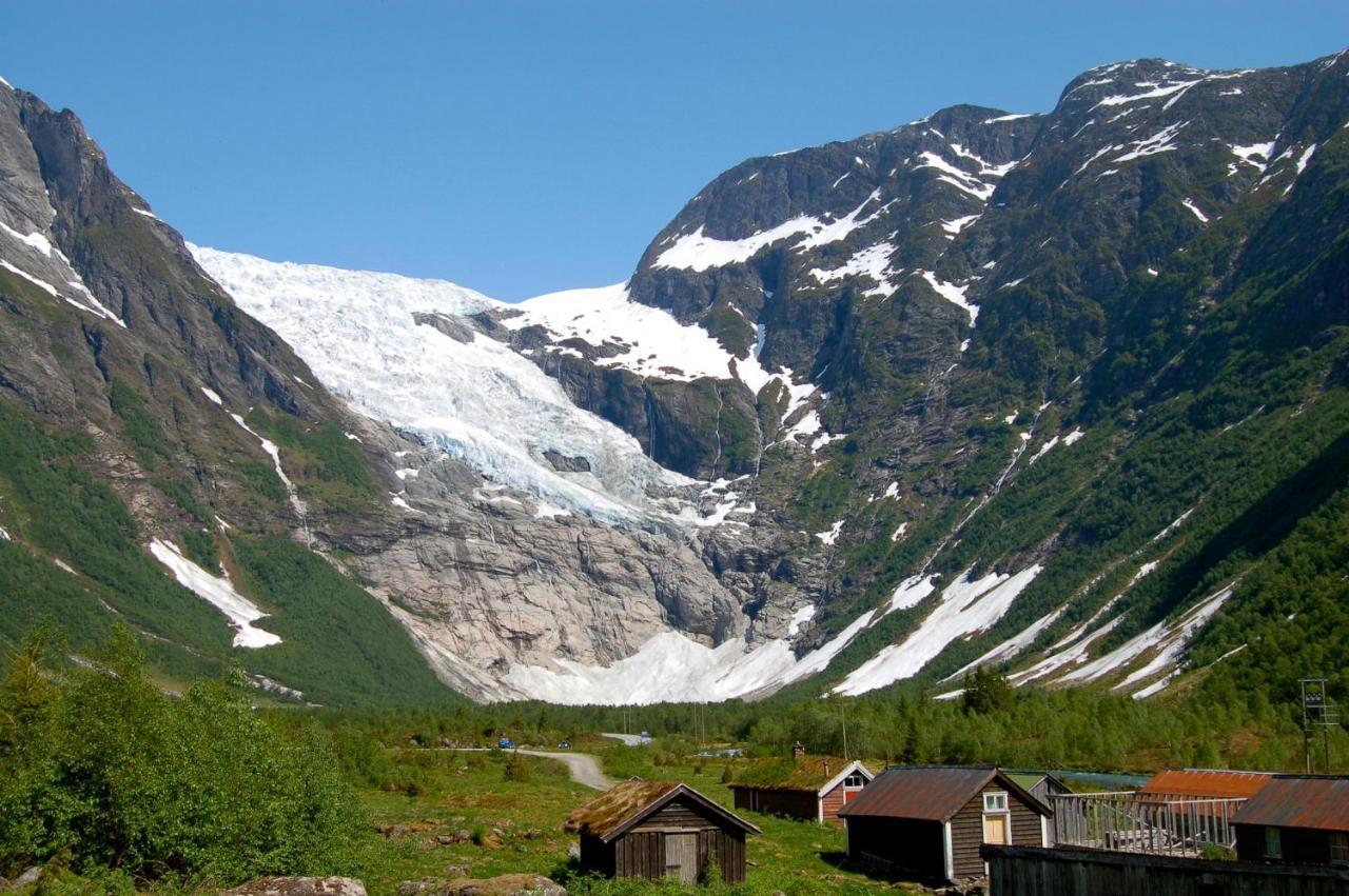 Cabin Alongside The Beautiful Fjaerlandsfjord المظهر الخارجي الصورة